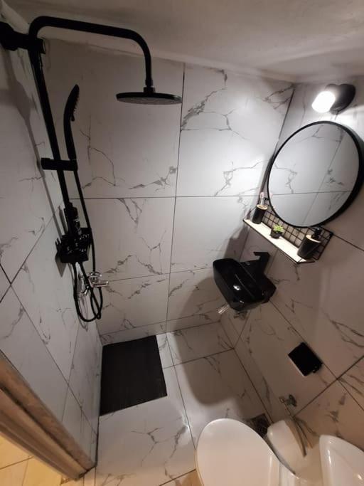 Queen Suites 60M2 Tesalonika Bagian luar foto