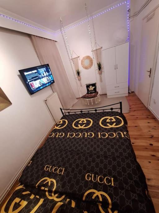 Queen Suites 60M2 Tesalonika Bagian luar foto