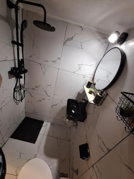 Queen Suites 60M2 Tesalonika Bagian luar foto