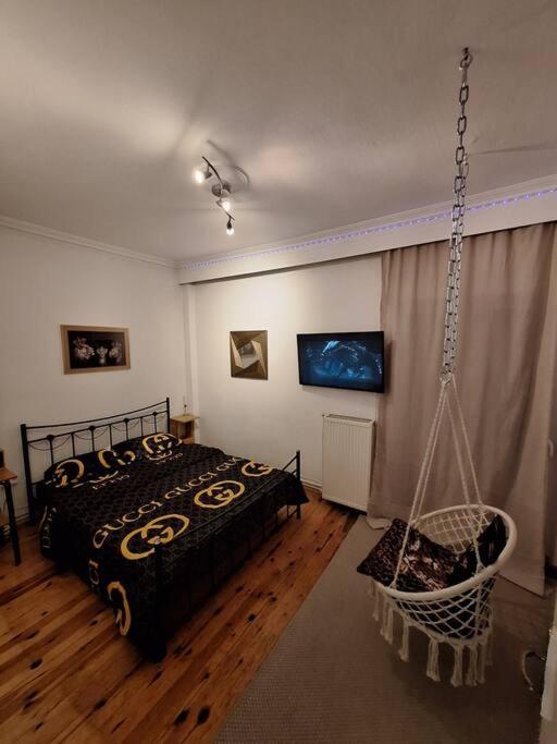 Queen Suites 60M2 Tesalonika Bagian luar foto