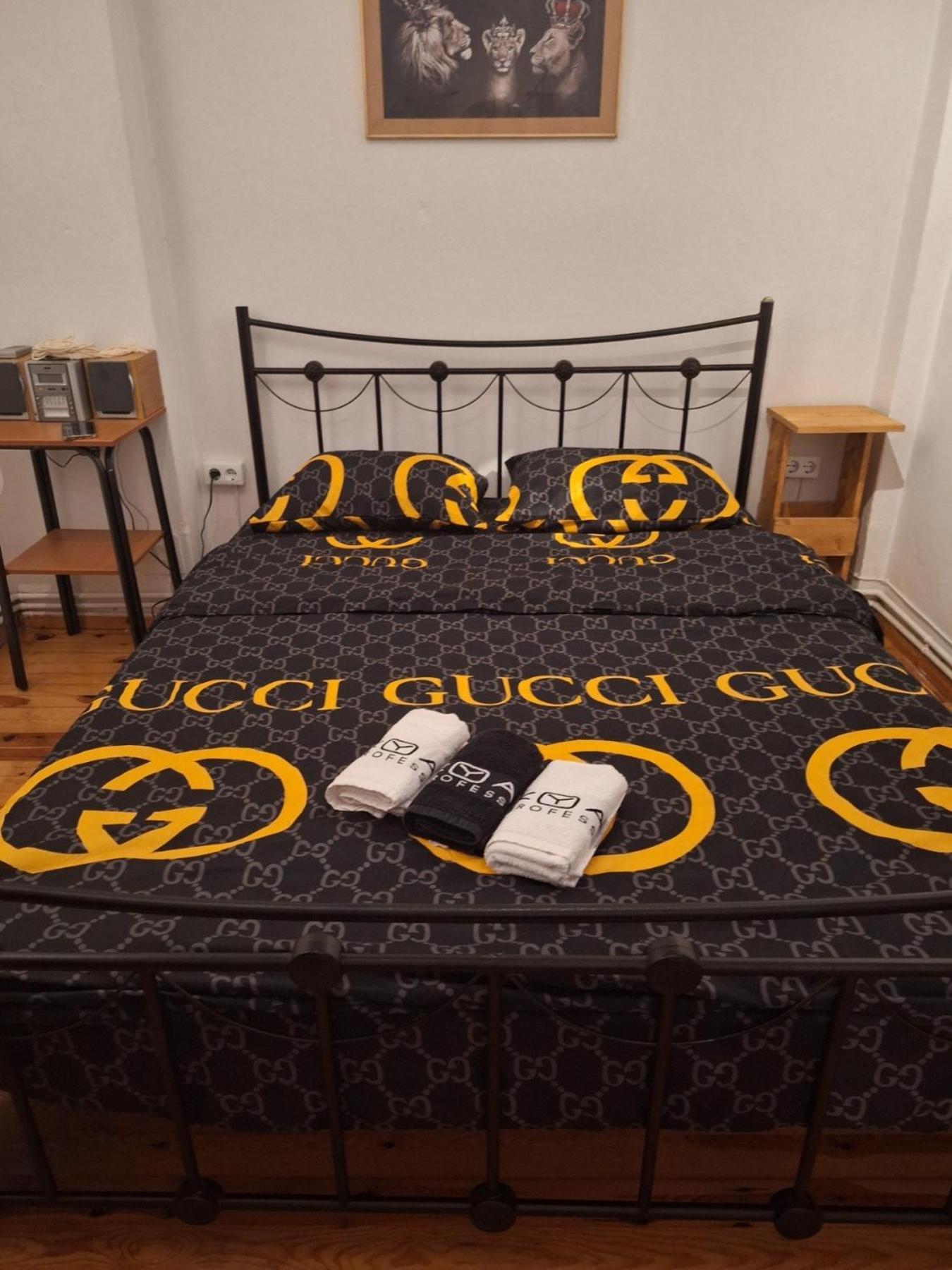 Queen Suites 60M2 Tesalonika Bagian luar foto