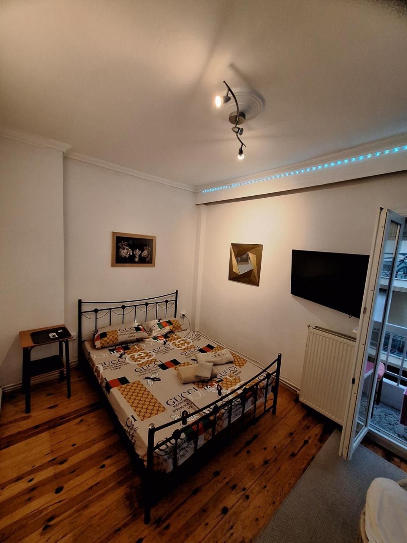 Queen Suites 60M2 Tesalonika Bagian luar foto
