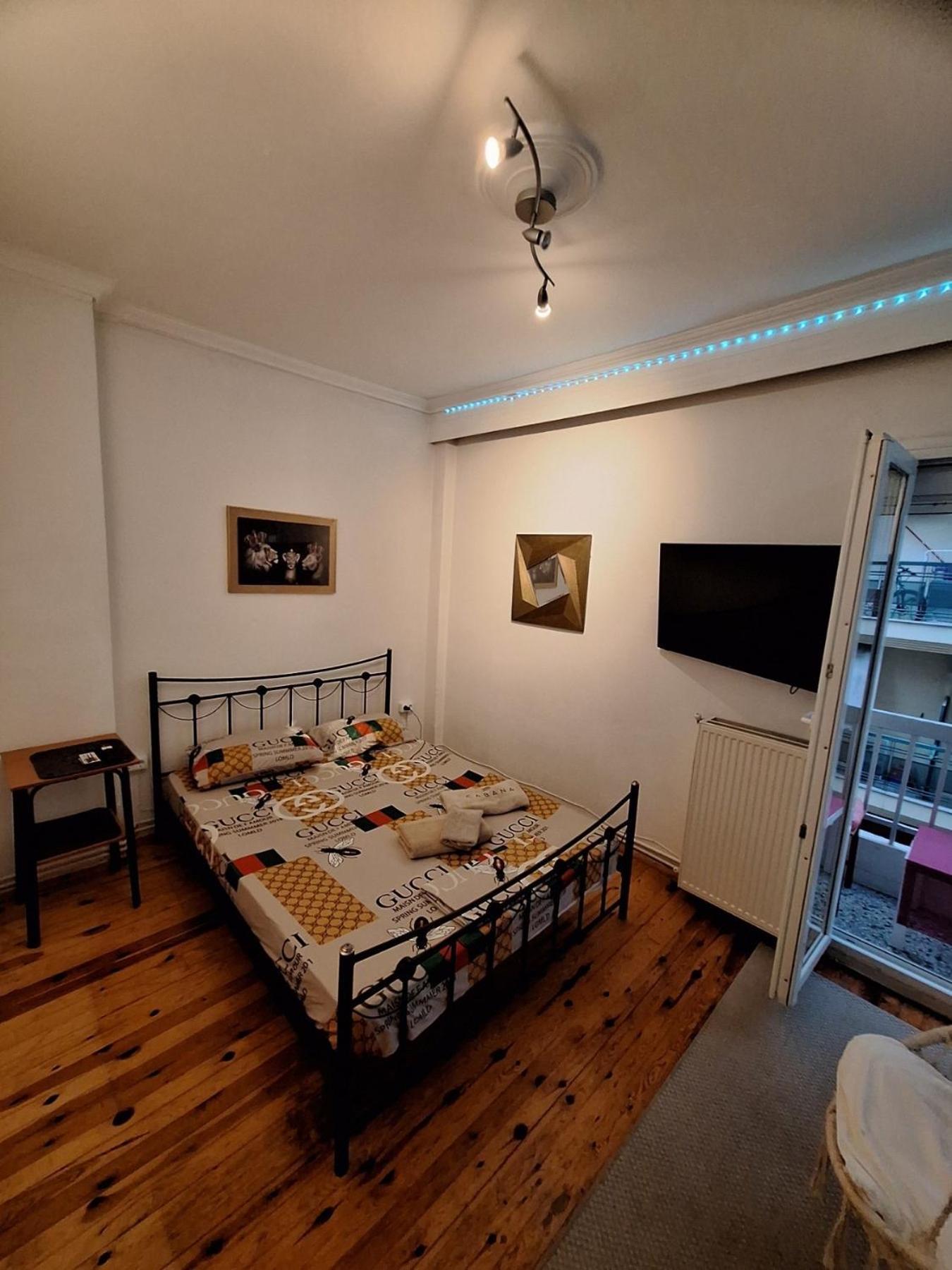 Queen Suites 60M2 Tesalonika Bagian luar foto